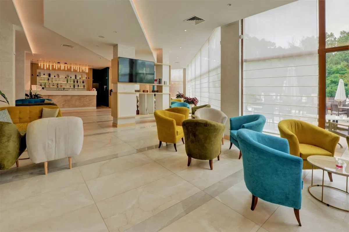Lobby Bar 4